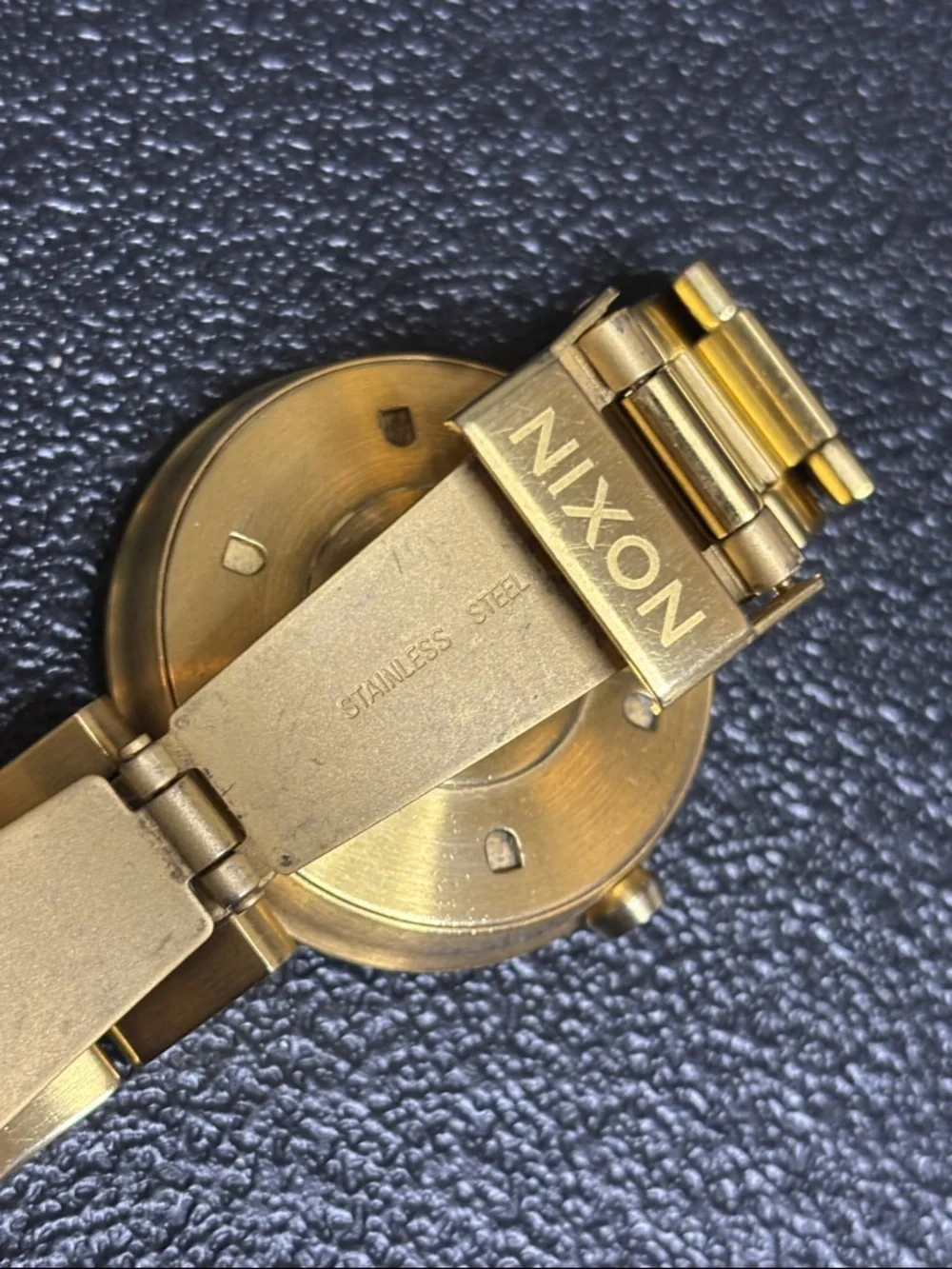 Nixon Cold Blooded The Chameleon Gold  Black Textured Dial Bracelet Watch WORKS